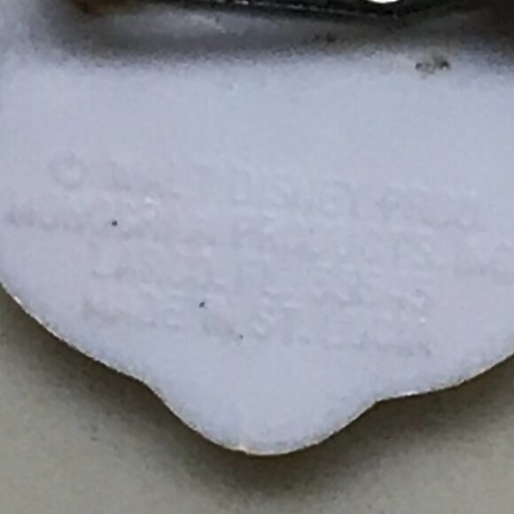 Vintage Mickey & Minnie Mouse Plastic Pin Set – Pair of 2 - Picture 5 of 5